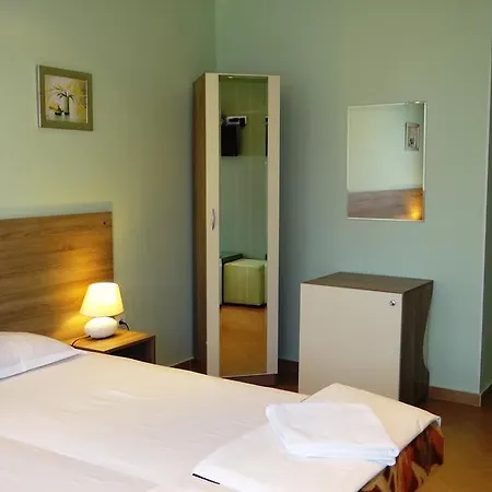 Guest Rooms Kom-2