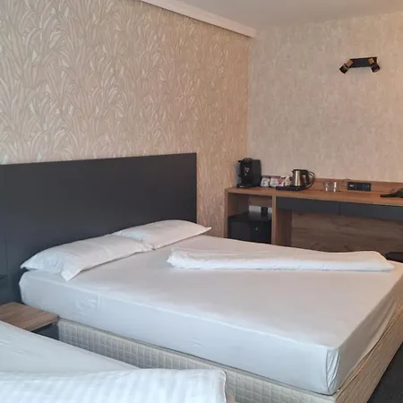 Budapest Hotel - Free Parking-2